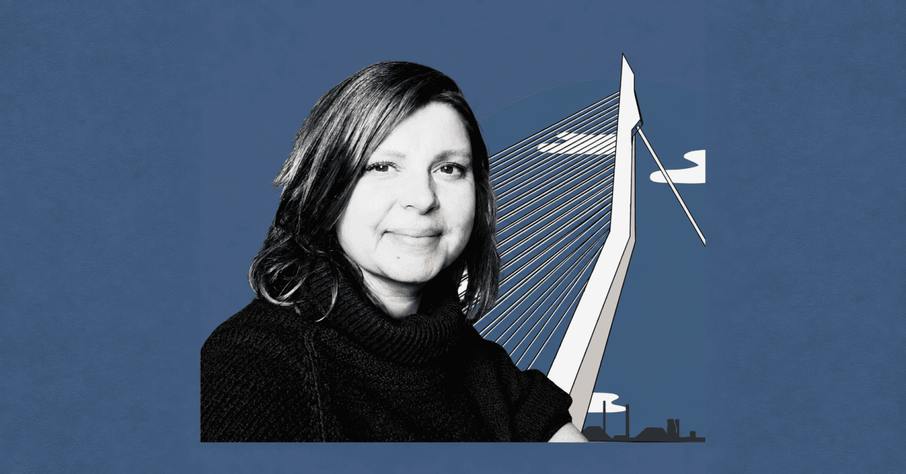 Rotterdam illustrator Mariëtte Scholtens-de Jongh with an illustration of the Erasmus Bridge